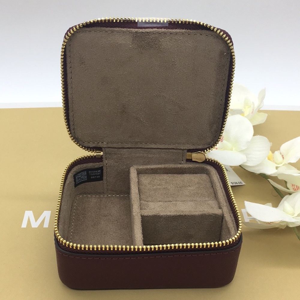 MICHAEL KORS GIFTABLES SM JEWELRY CASE MERLOT - Picture 7 of 8